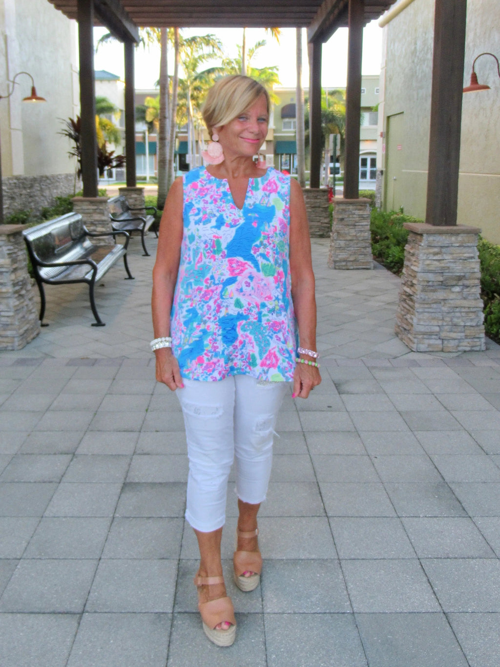PALM BEACH SLEEVLESS V-NECK