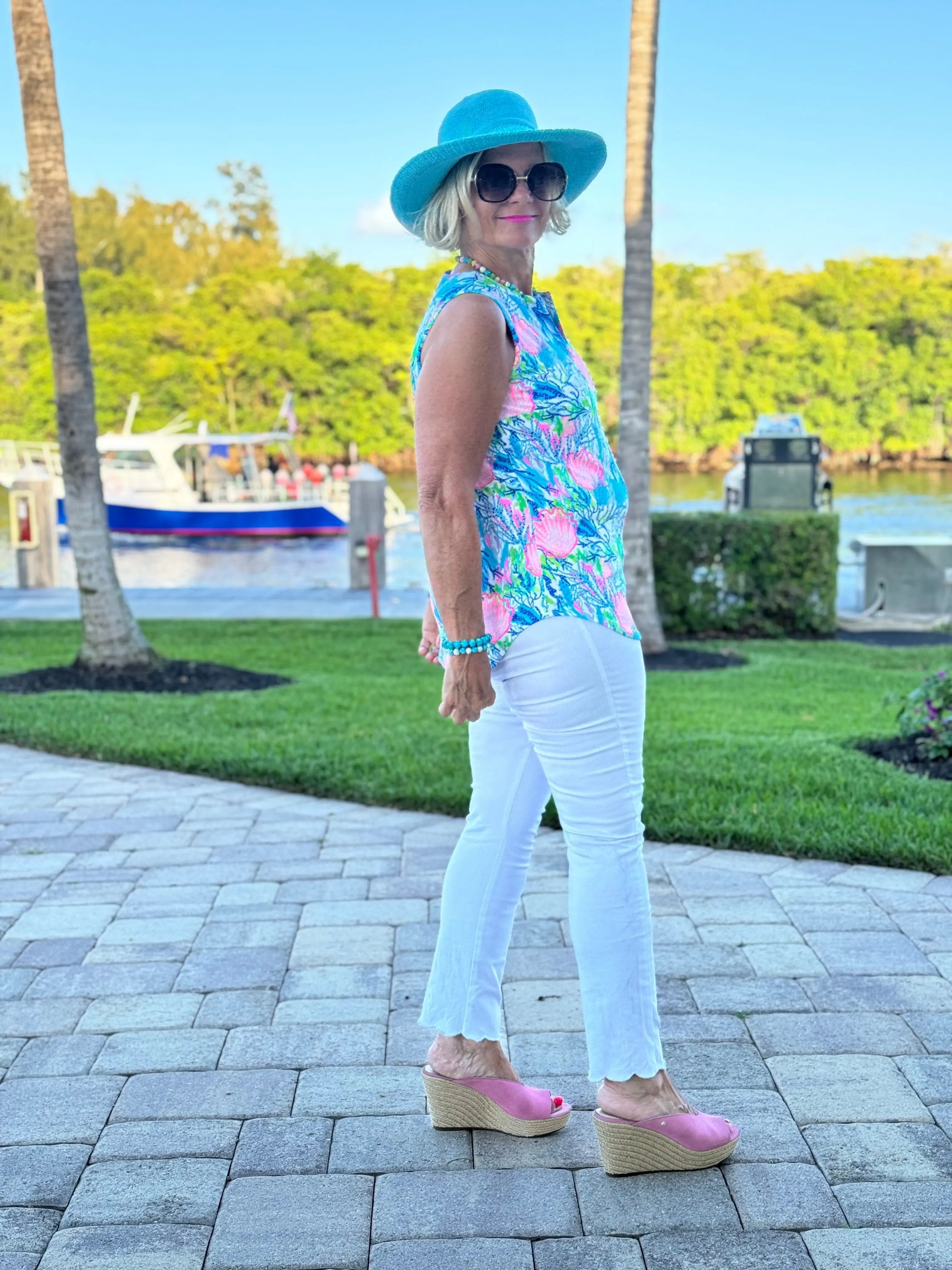 SEASHELL BEACH SLEEVELESS V