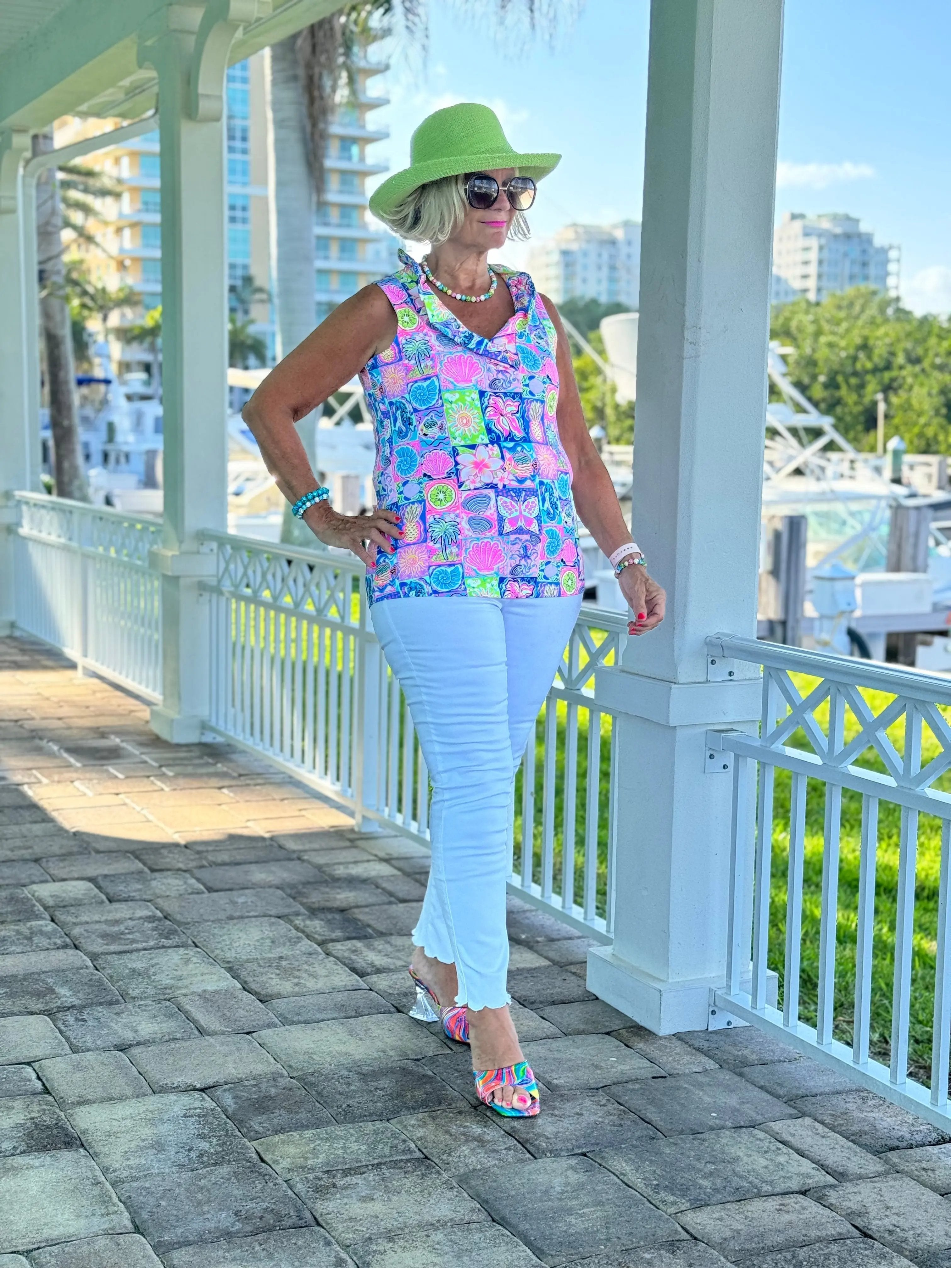 SANDY BEACH COLOR SLEEVELESS RUFFLE TOP
