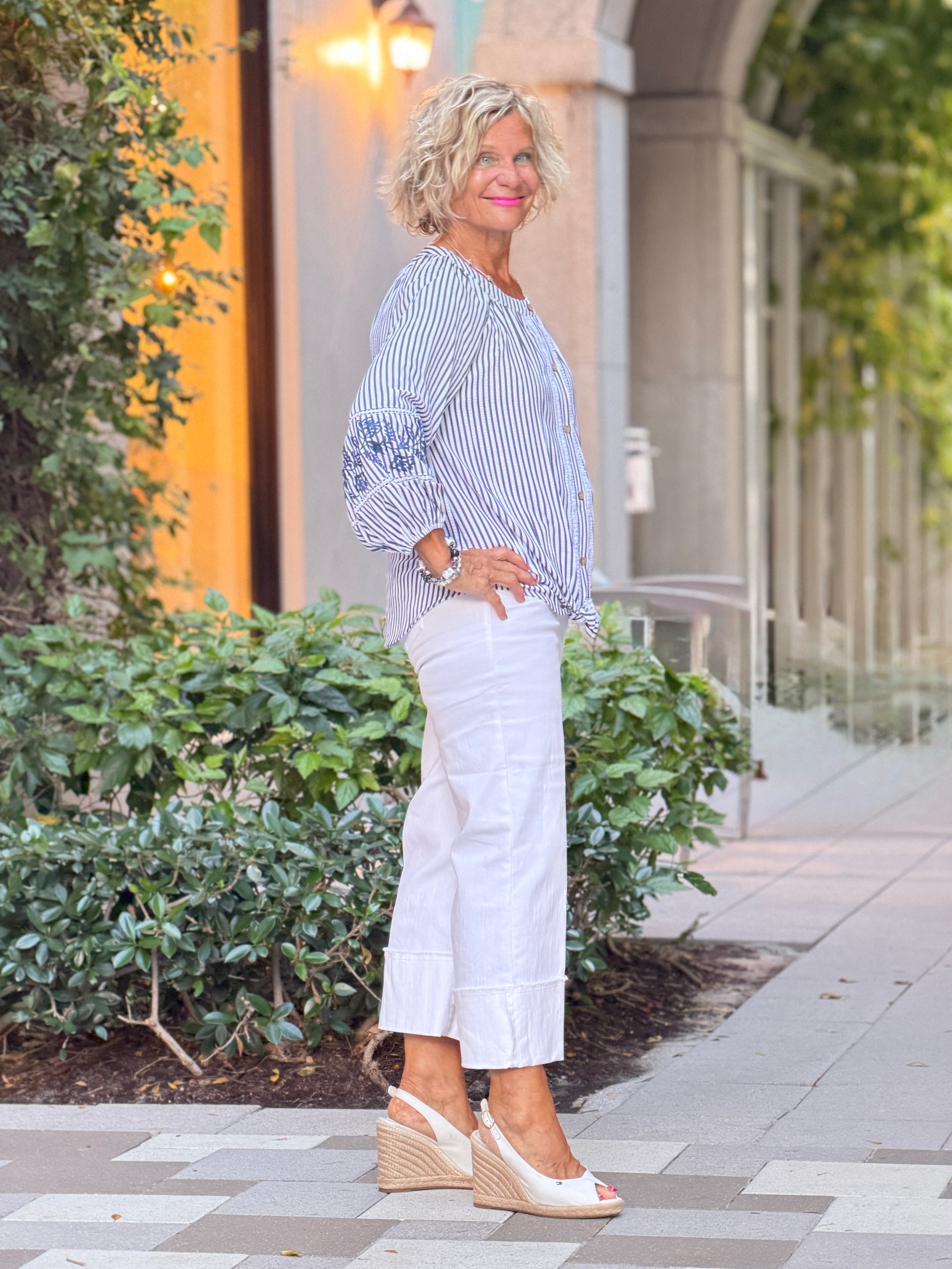 NAVY SEERSUCK TIE TOP