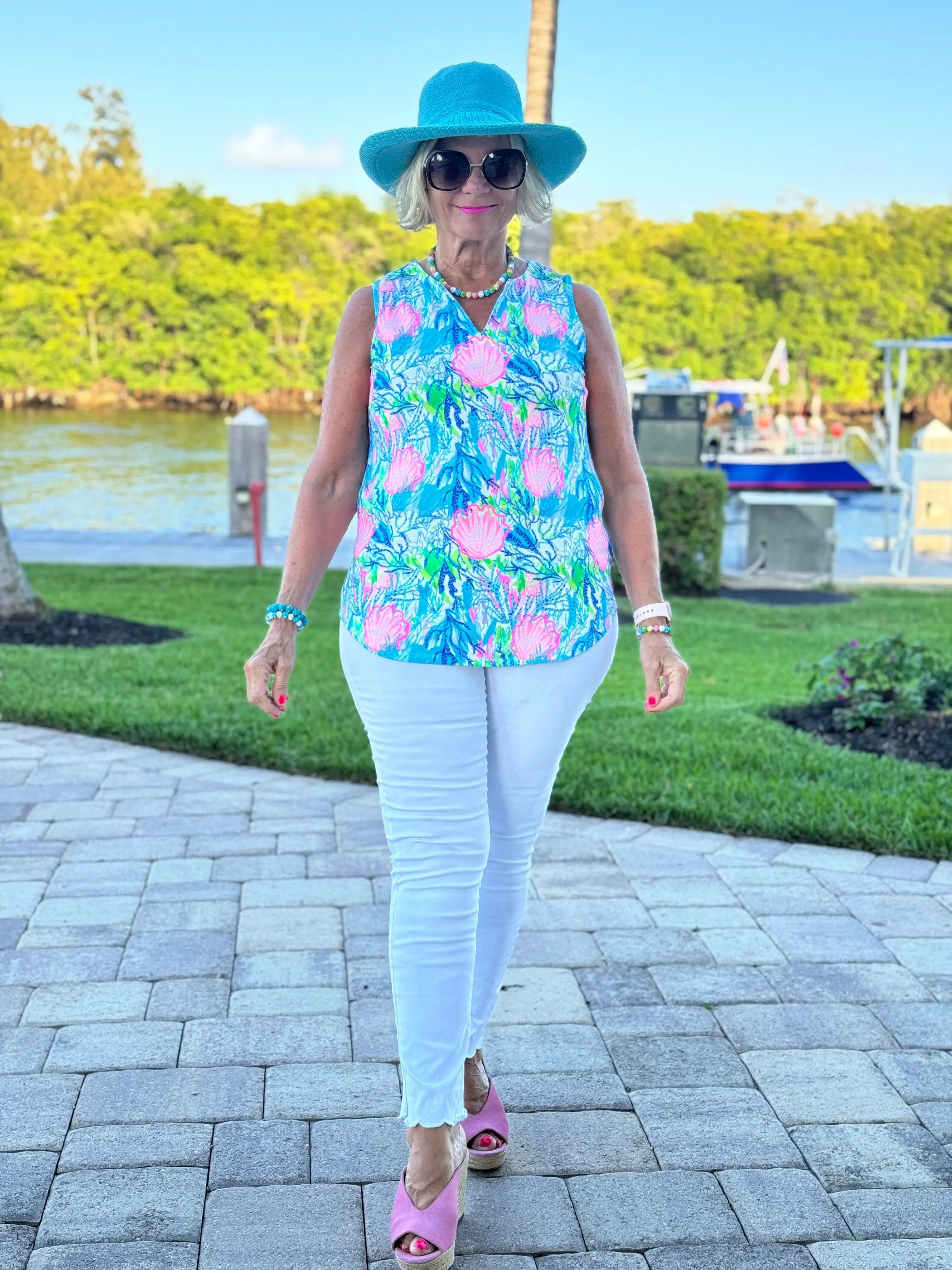 SEASHELL BEACH SLEEVELESS V