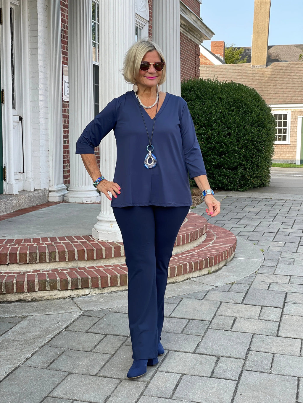 NAVY TAILORED V SLEEVE