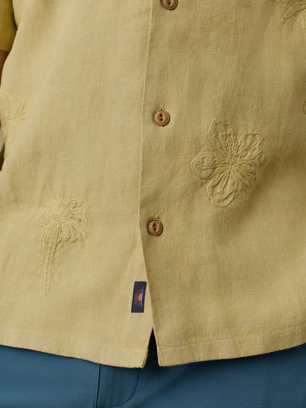 Short-Sleeve Embroidered Shirt - Island Wheat