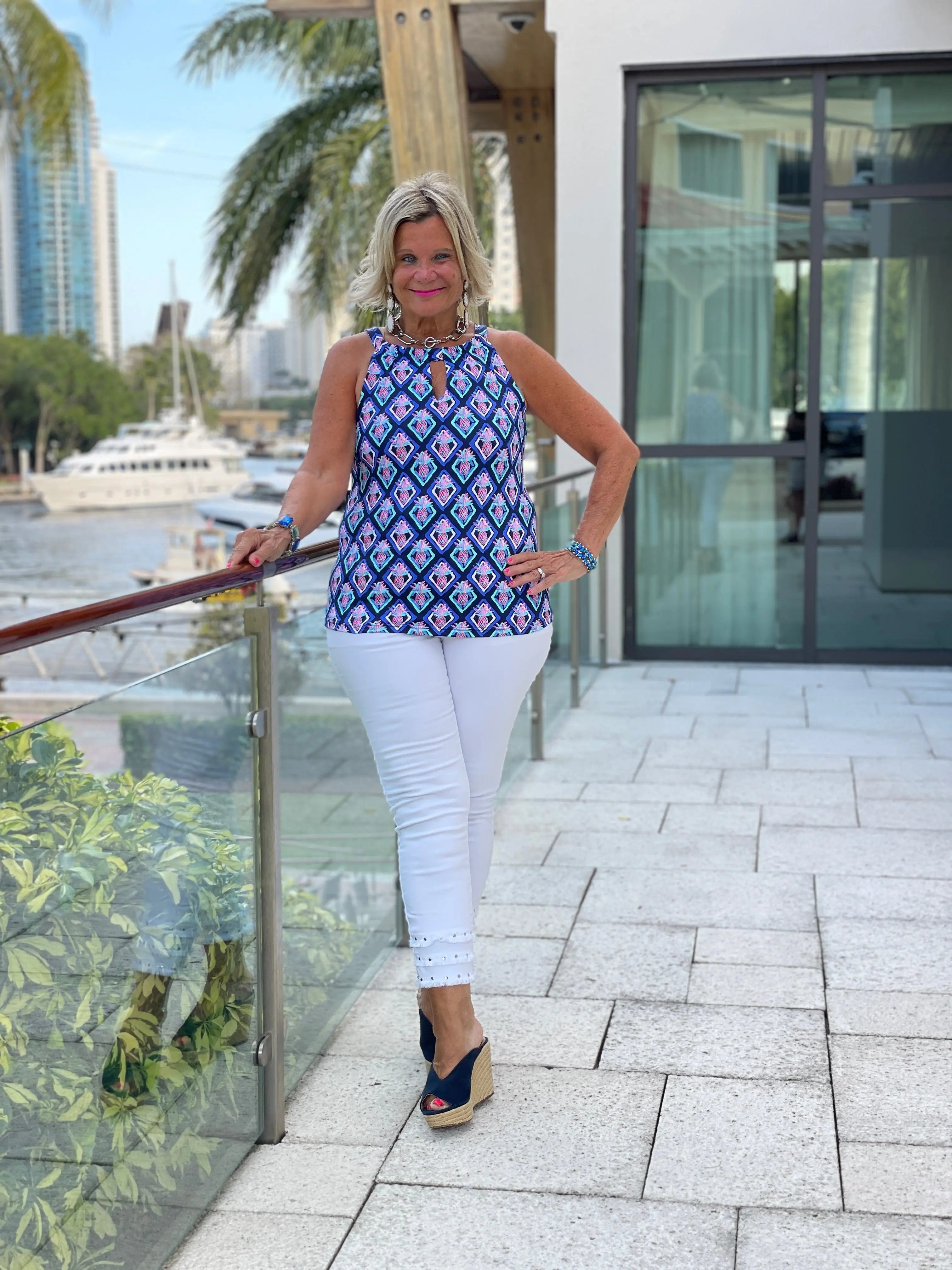 PINEAPPLE VACATION KEYHOLE TOP