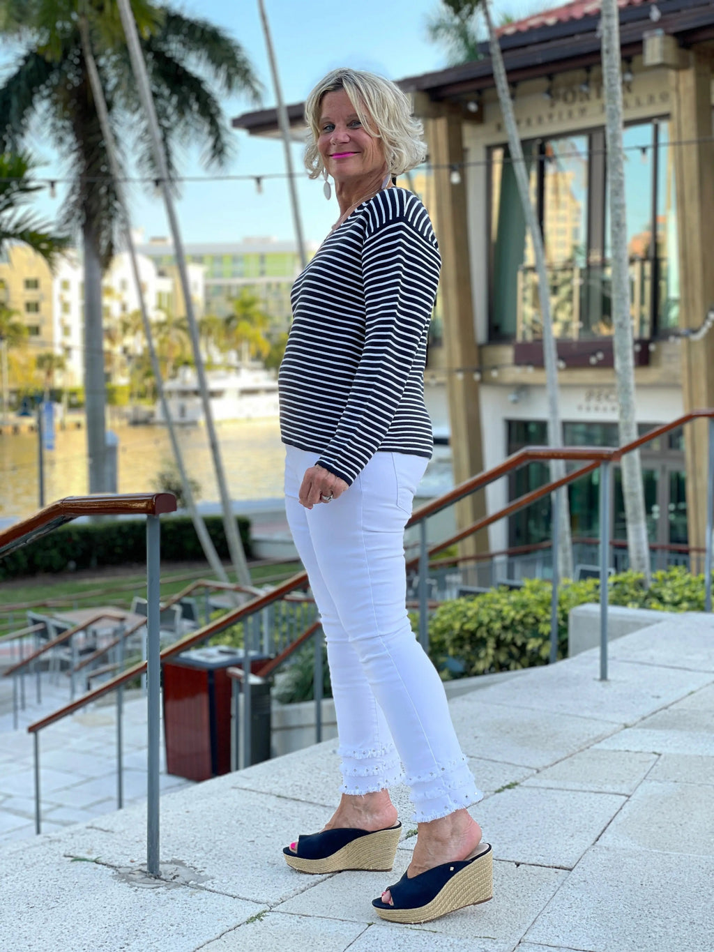 NAVY STRIPE V NECK SWEATER