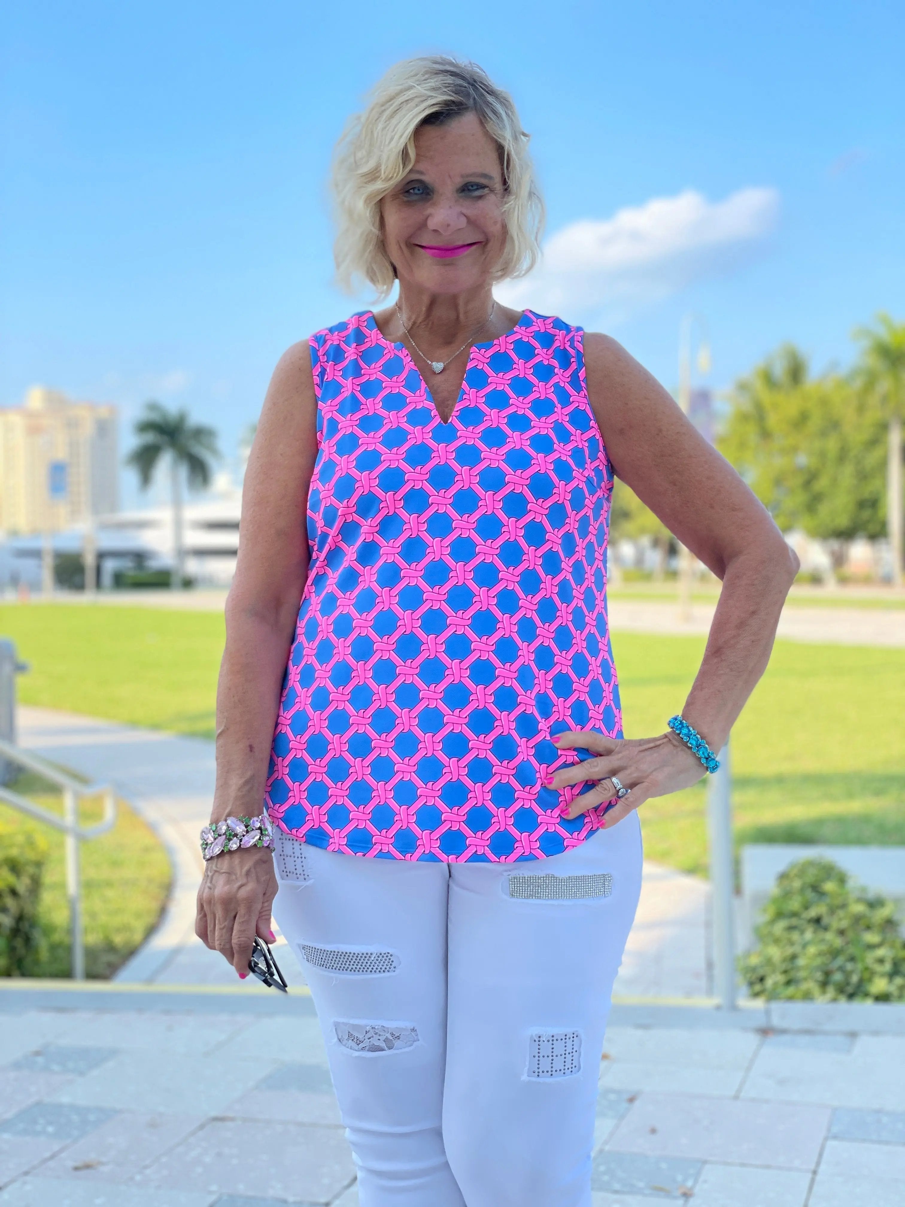 PINK SPADE SLEEVELESS V NECK
