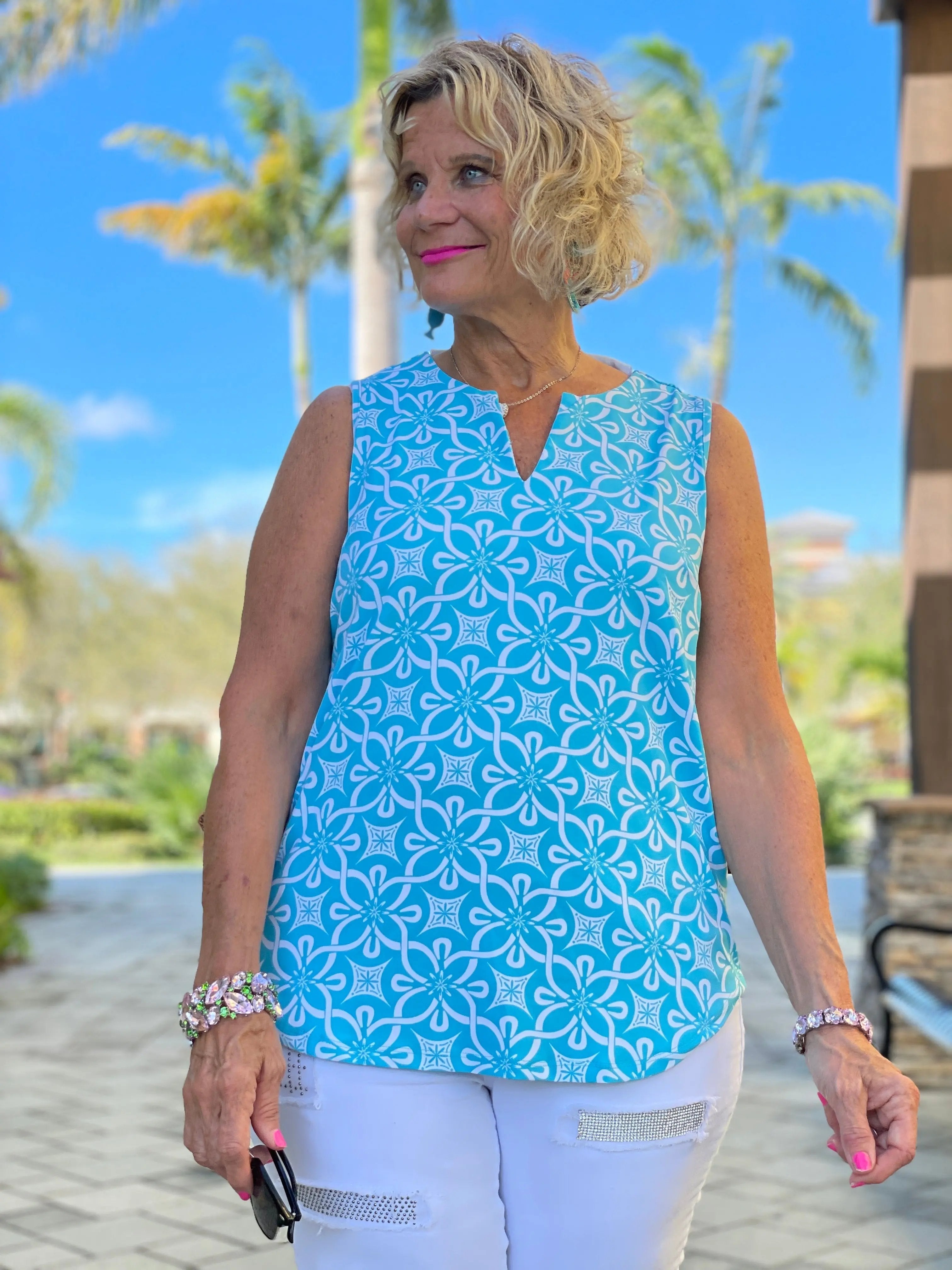 OCEAN MILE SLEEVELESS V NECK