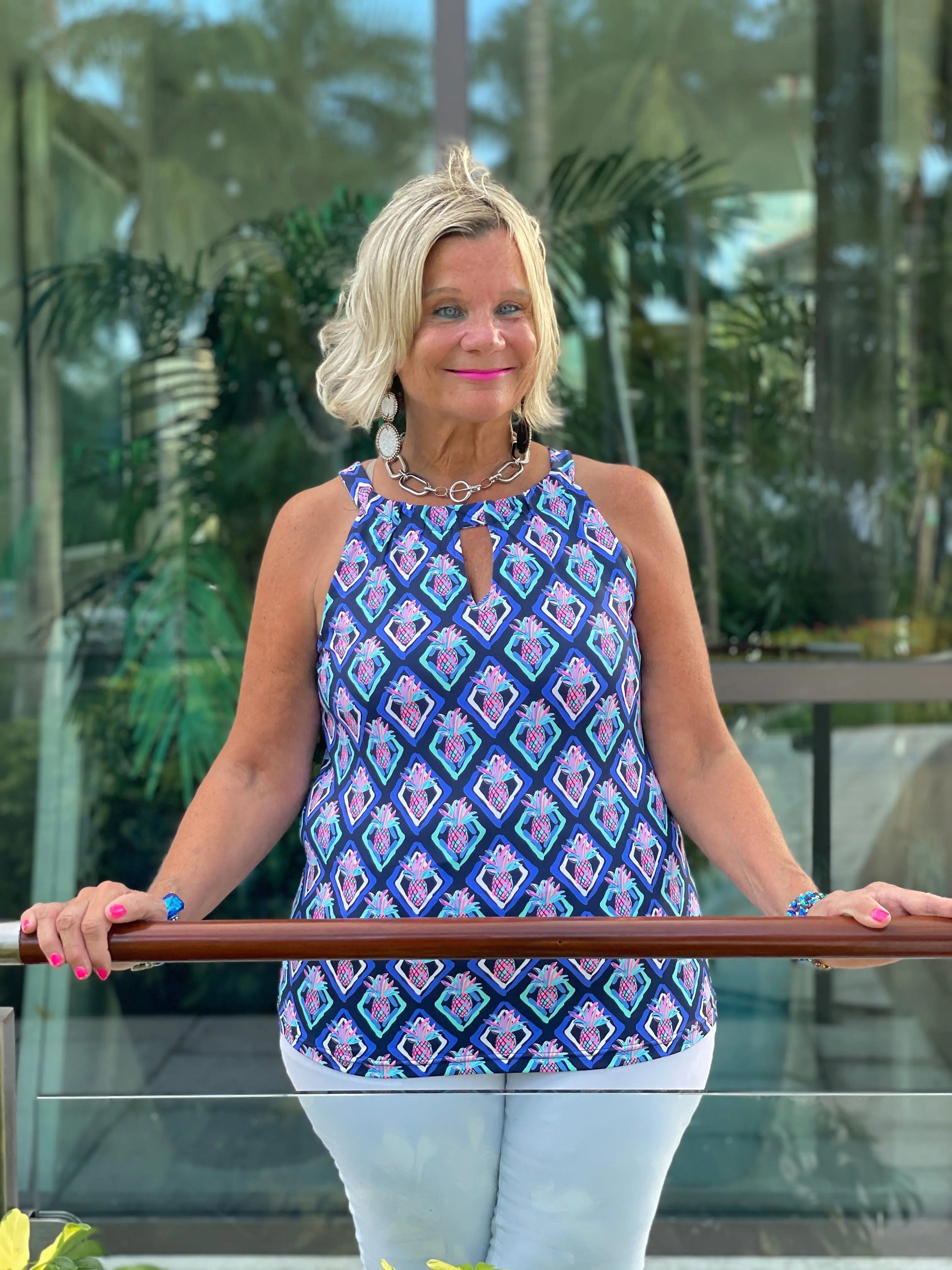 PINEAPPLE VACATION KEYHOLE TOP
