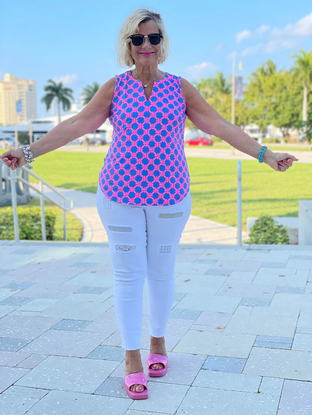 PINK SPADE SLEEVELESS V NECK