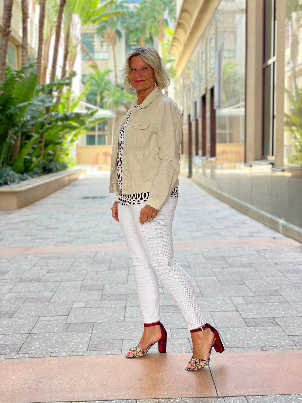 SANDBAR  KEYHOLE TOP
