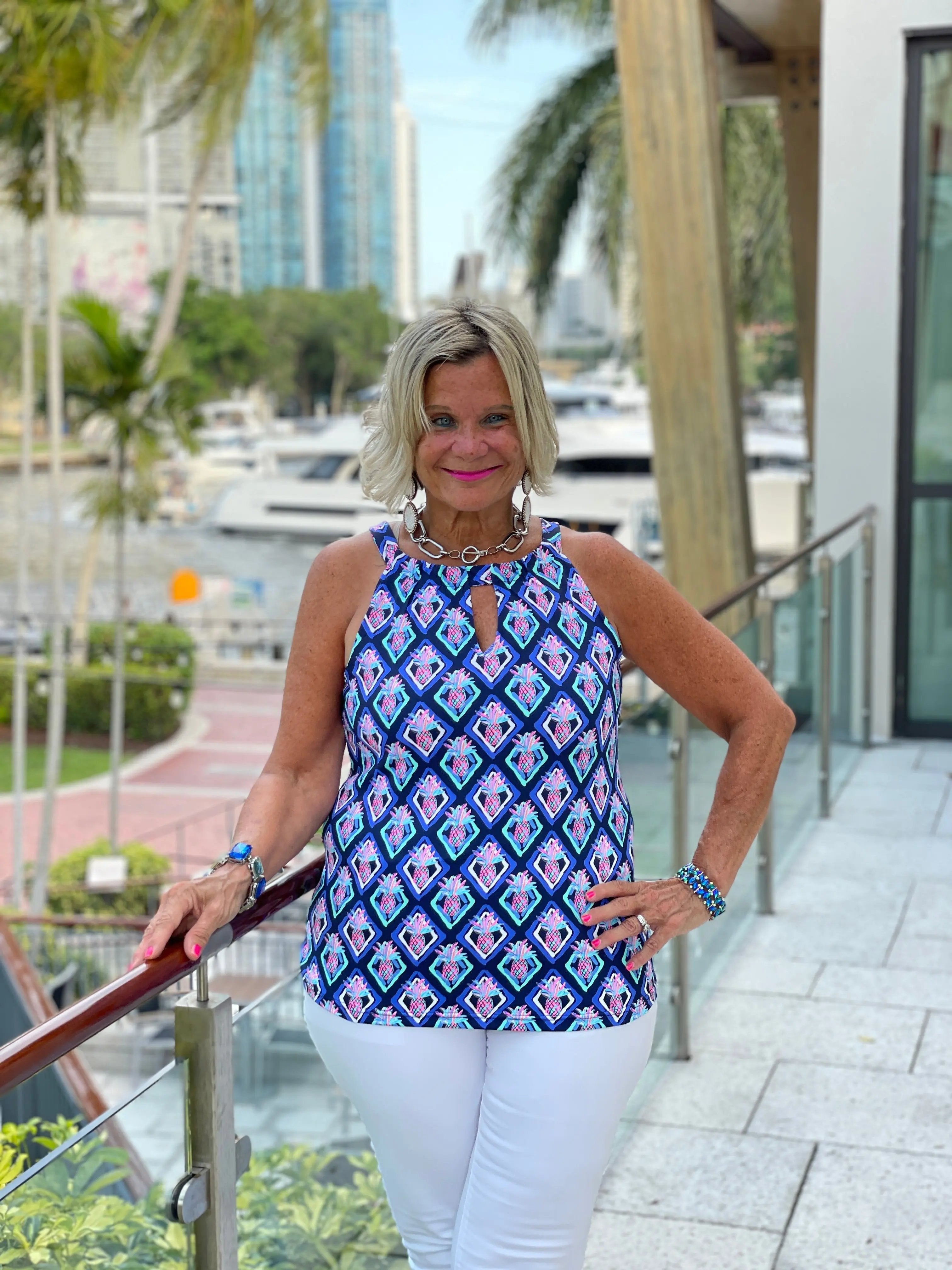 PINEAPPLE VACATION KEYHOLE TOP